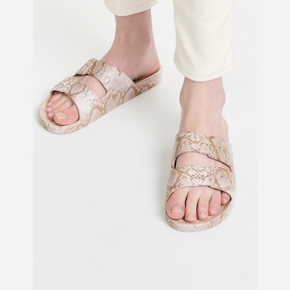 Women’s Slides Size 9/10 Freedom Moses Sandals Python Print Viper Sands Color